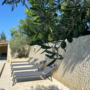 Hébergement de vacances La Maison En Couleurs 3 Etoiles, Avec Piscine Vedène
